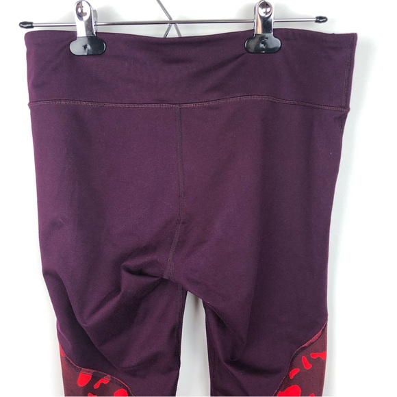 Fabletics Women’s Salar Statement Powerhold Capri Leggings Burgundy - Picture 6 of 13